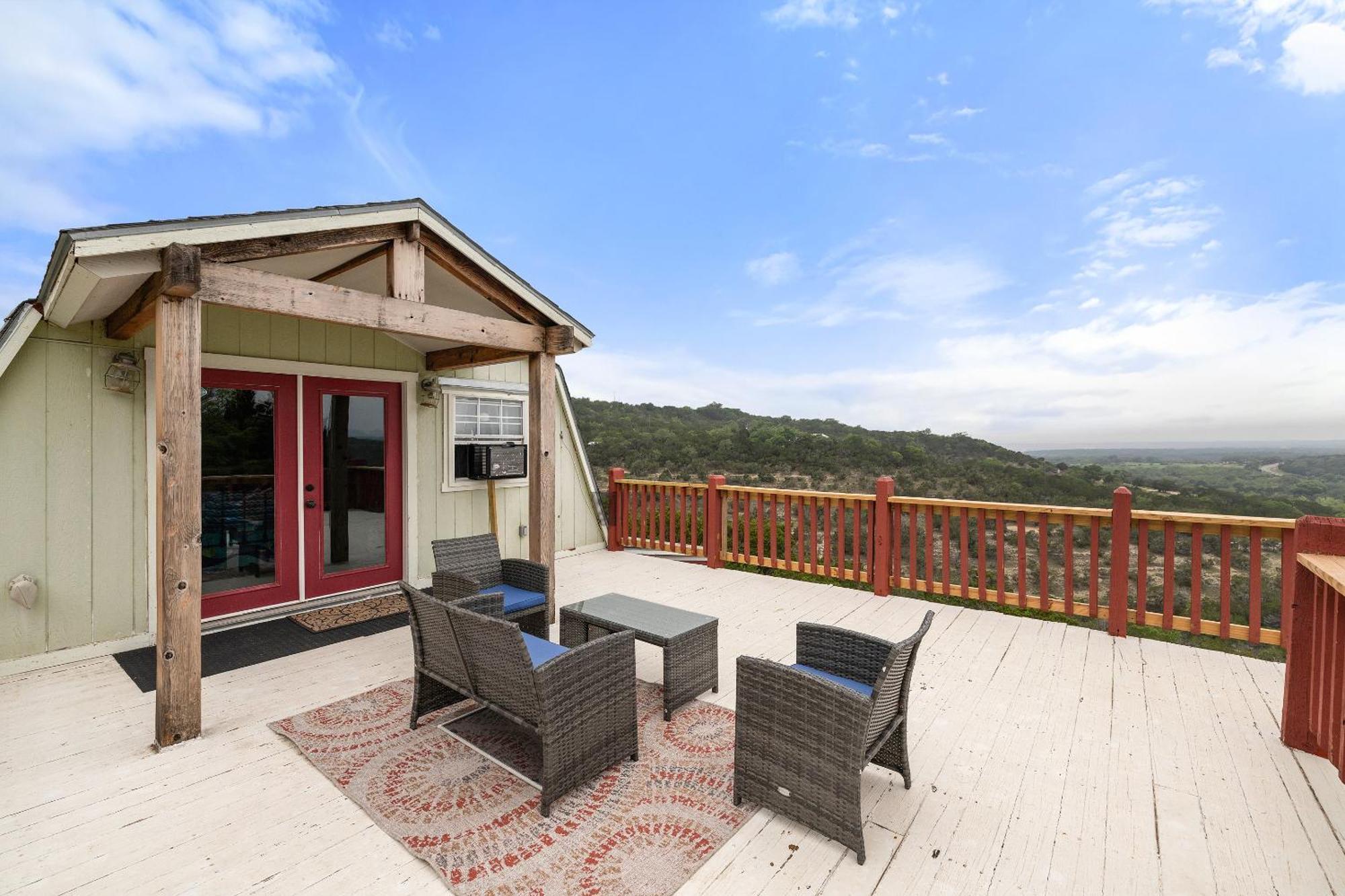 Entire 2Br 2Ba Hilltop View Home Sleeps 7 Pets 4 Acres Jacuzzi Central Ac Kingbeds Free Wifi-Parking Kitchen Washerdryer Starry Terrace Two Sunset Dining Patios Grill Stovetop Oven Fridge Onsitewoodedhiking Wildlife Coveredpatio4Pets & Birds Singing! Marble Falls Exterior foto