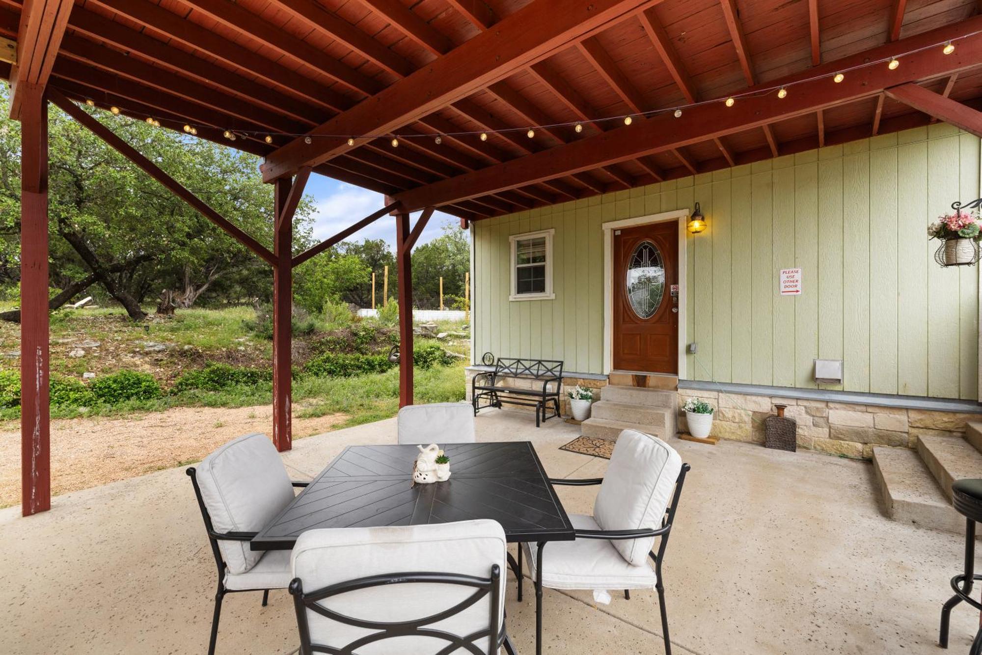 Entire 2Br 2Ba Hilltop View Home Sleeps 7 Pets 4 Acres Jacuzzi Central Ac Kingbeds Free Wifi-Parking Kitchen Washerdryer Starry Terrace Two Sunset Dining Patios Grill Stovetop Oven Fridge Onsitewoodedhiking Wildlife Coveredpatio4Pets & Birds Singing! Marble Falls Exterior foto