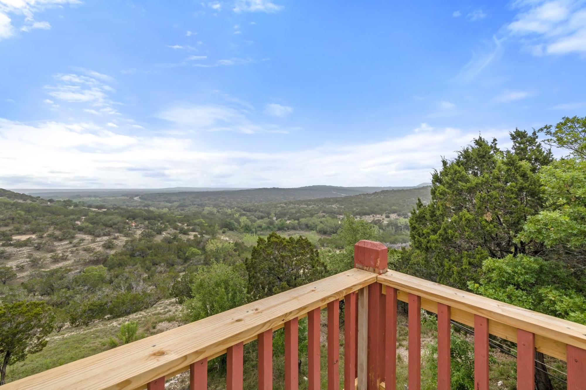 Entire 2Br 2Ba Hilltop View Home Sleeps 7 Pets 4 Acres Jacuzzi Central Ac Kingbeds Free Wifi-Parking Kitchen Washerdryer Starry Terrace Two Sunset Dining Patios Grill Stovetop Oven Fridge Onsitewoodedhiking Wildlife Coveredpatio4Pets & Birds Singing! Marble Falls Exterior foto